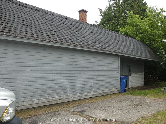 3rd image of 142 Holditch St