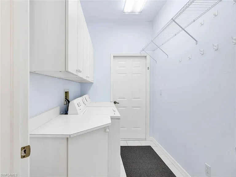 7100 Falcons Glen Blvd — Photo 29