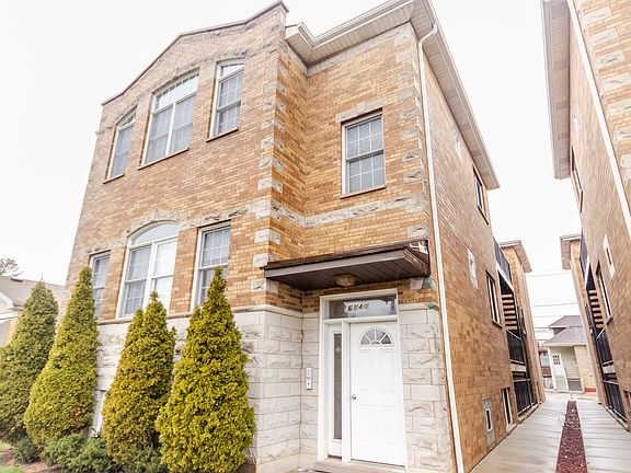 2nd image of 6140 W Gunnison St #1