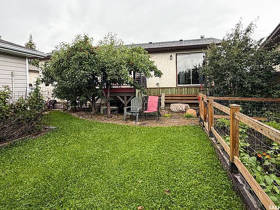 2nd image of 48 Dunfield CRESCENT