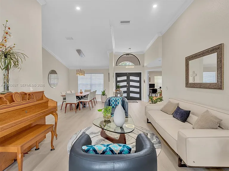 639 Verona Pl — Photo 26