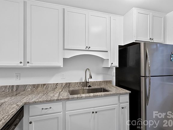 5th image of 132 Colony Dr