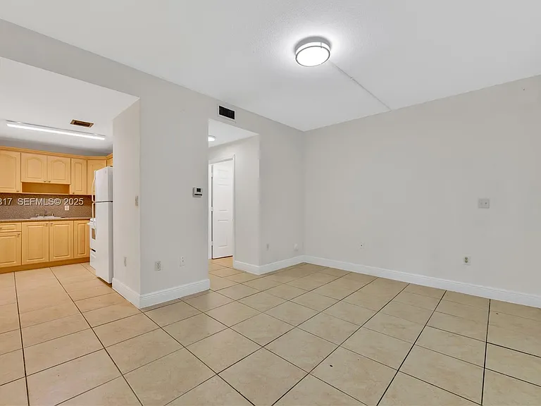 2185 NW 16th Ter — Photo 5