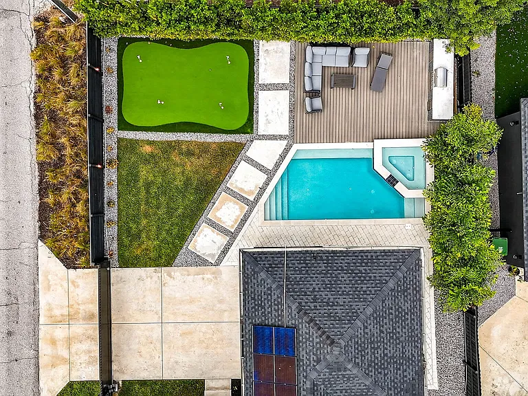 E Jean St — Photo 53