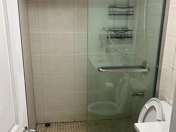 3rd image of 5928 160th St APT 1