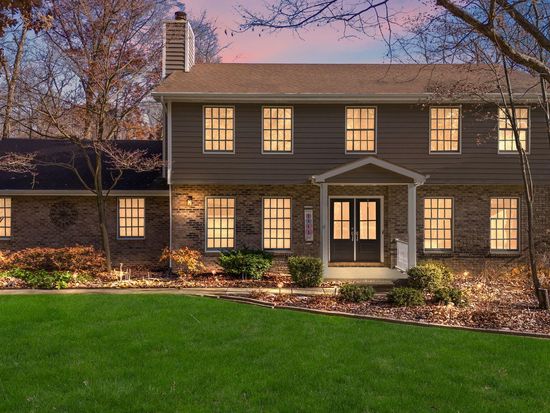 2504 Club Ct, Valparaiso, IN 46383