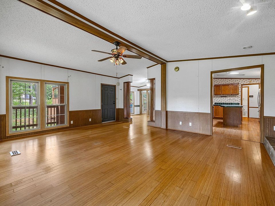 19th image of 995 Foster Rd