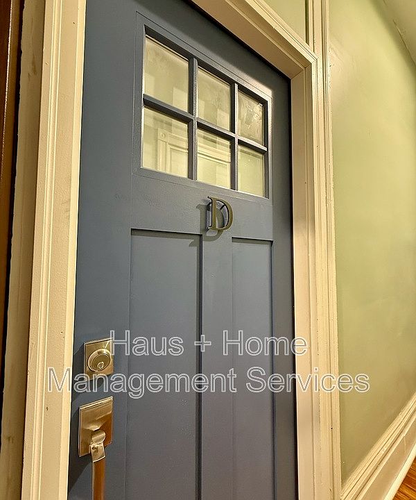 1st image of 906 Penn Ave APT D