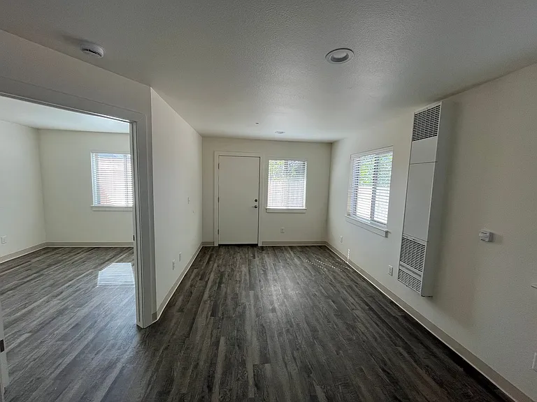 1154 Olivera St #E — Photo 6