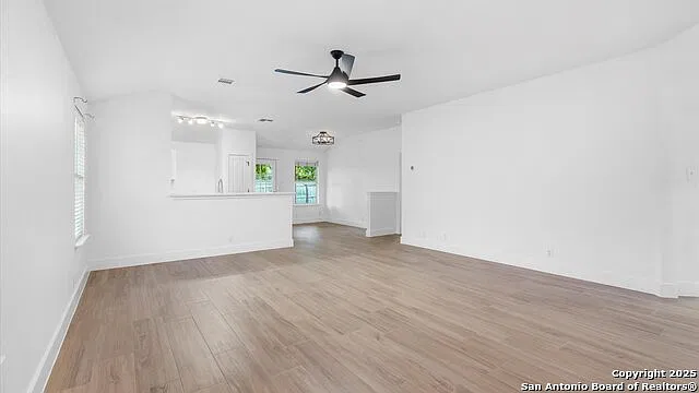 3 bed, 2.0 bath, 1419 sqft, $1,750 — Photo 2
