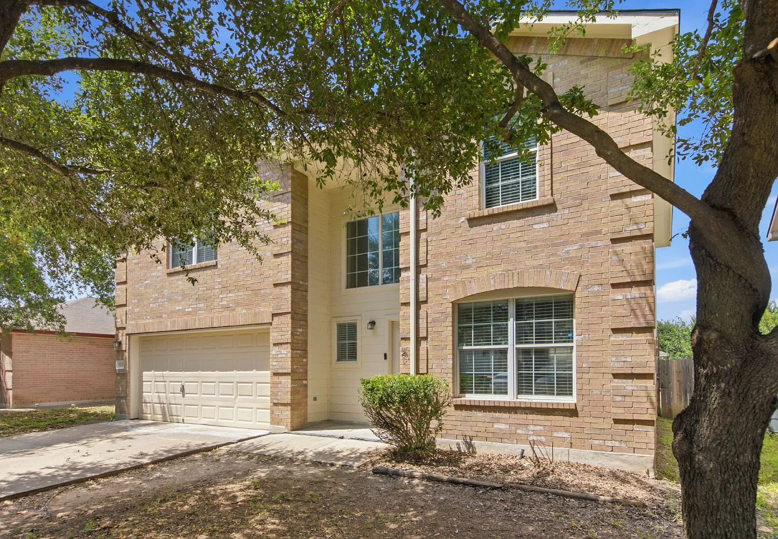 4 bed, 2.5 bath, 2066 sqft, $1,945 — Photo 2