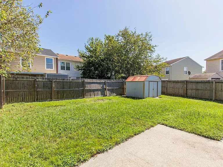 640 Counselor Sq — Photo 40