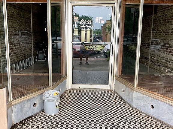 5th image of 914 Front St