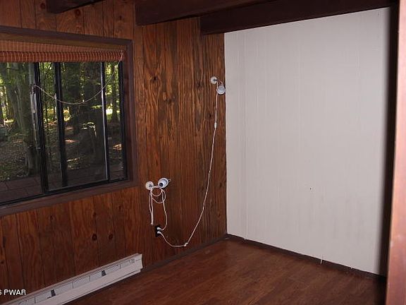 5th image of 303 Parkwood Dr