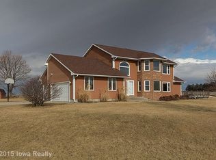 1923 Patricia Acres, Winterset, IA 50273