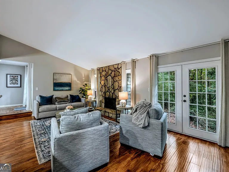2660 Indian Lake Dr — Photo 3