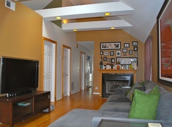 2nd image of 2417 N Greenview Ave #2