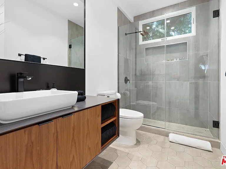 8514 Franklin Ave — Photo 33