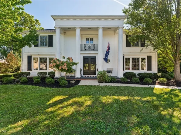 3878 W Surrey Ct, Rocky River, OH 44116