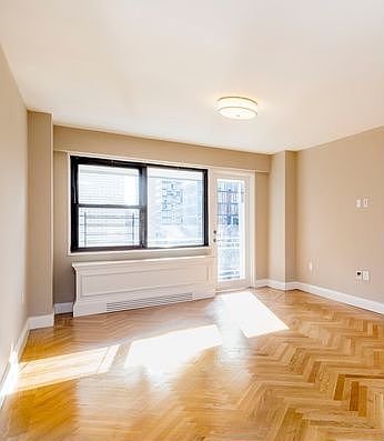3rd image of 305 E 86th St APT 6TW