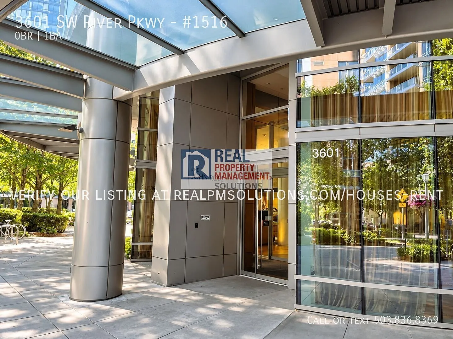 15th-Floor John Ross Studio with Expansive Views & Exceptional Amenities — Photo 3