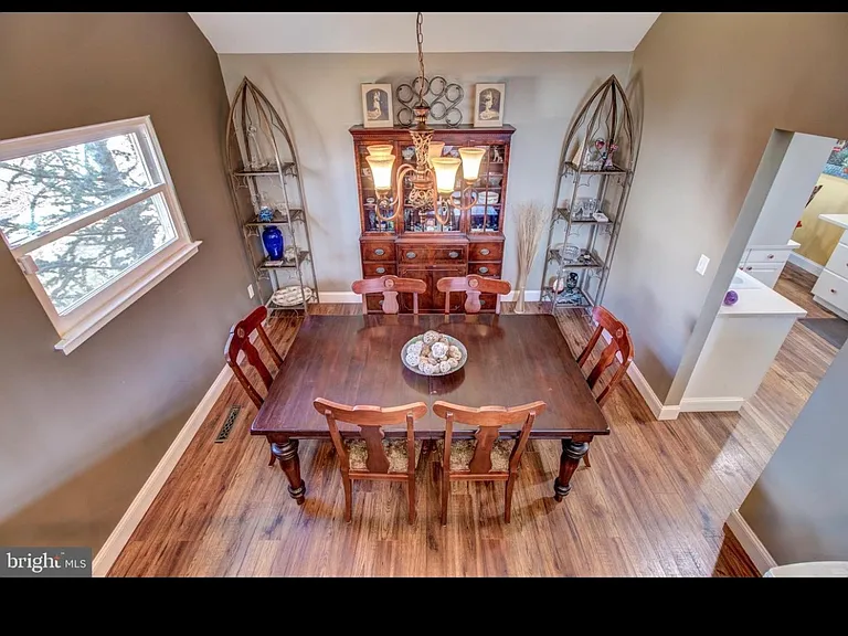 49 Oxford Dr — Photo 10