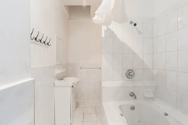 Rented by ERNY LLC | media 22