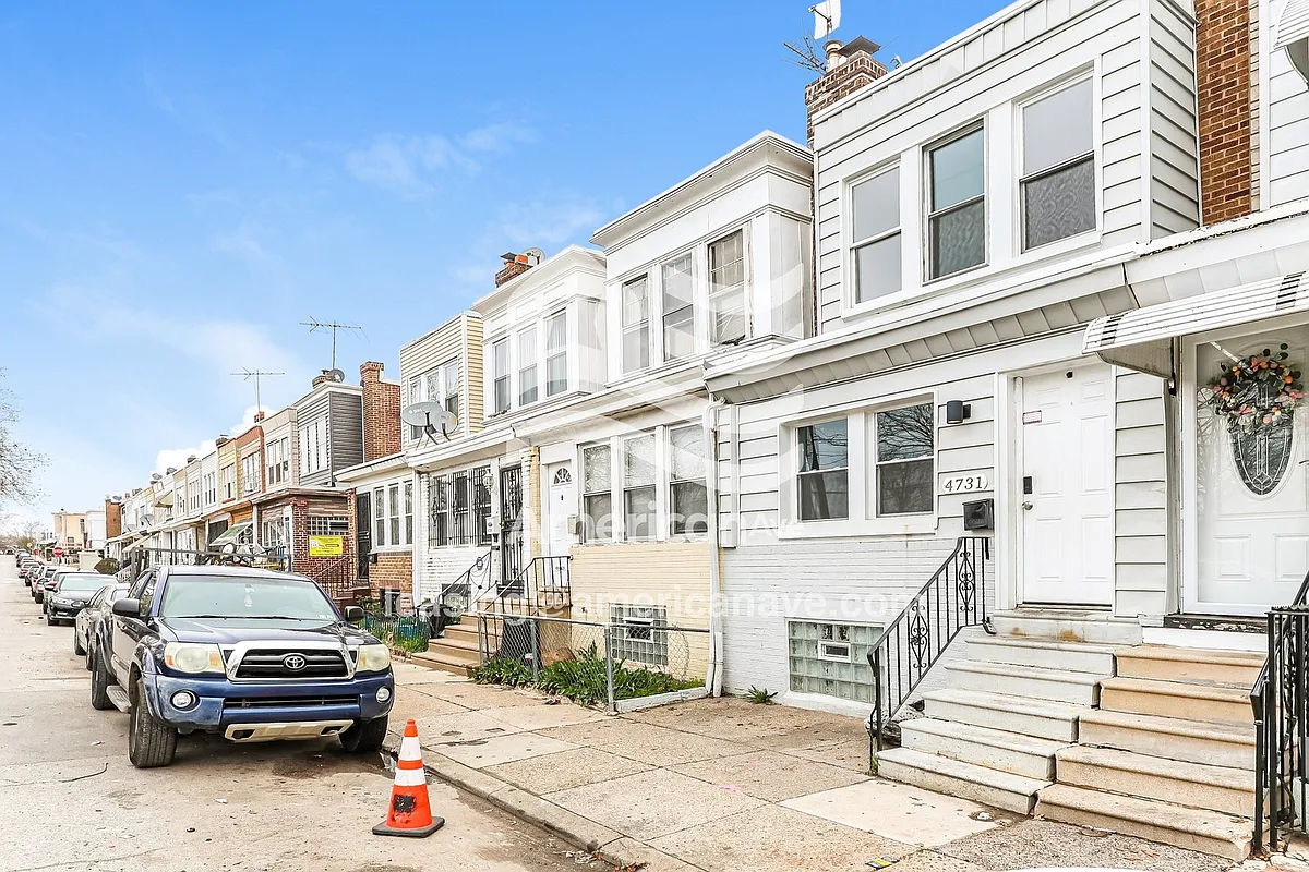 1539644_002_front_view_1.jpg - 4731 B St