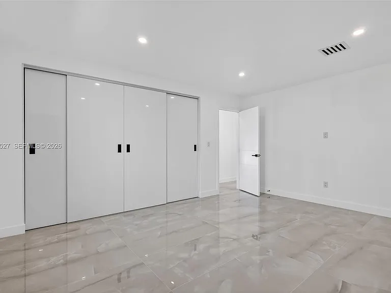 Alamanda Dr — Photo 28