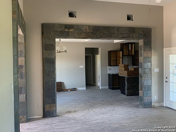 4th image of 129 Summer Meadow Dr