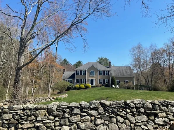 34 Quissett Rd, Mendon, MA 01756