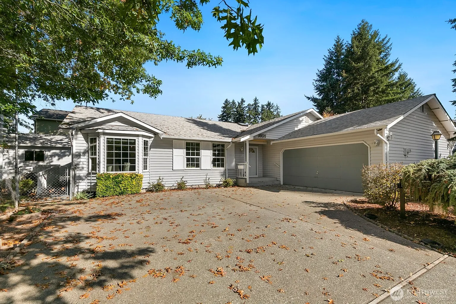 3908 NE 10th Street photo 1