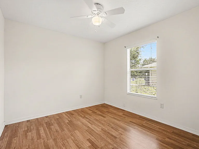 880 Vocelle Ave — Photo 17