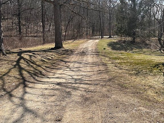 2nd image of 340 Metzger Rd