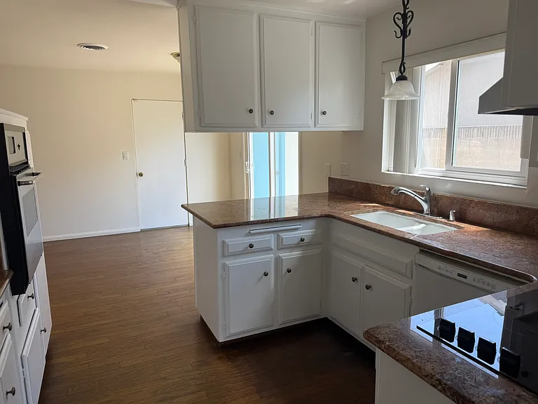 2718 N Linwood St — Photo 3