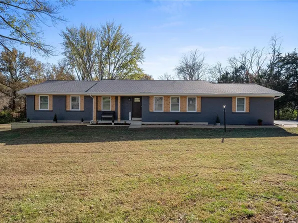 21 Coachman Ln, Villa Ridge, MO 63089