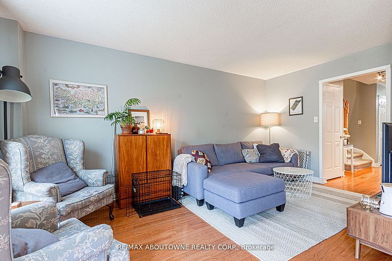 Oakville Townhouse for rent - 3 Bedrooms — photo 2