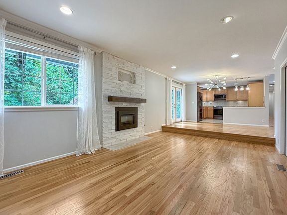 4th image of 2806 161st Ave SE