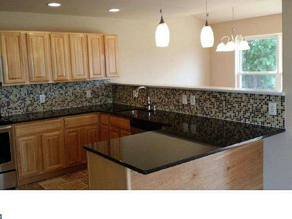 3rd image of 108 Redden Ln