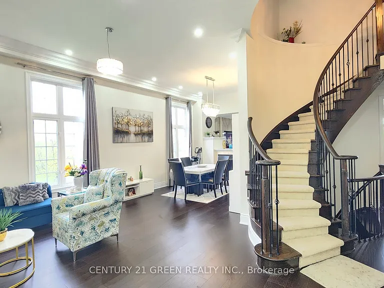 12 Royal West Dr — Photo 6