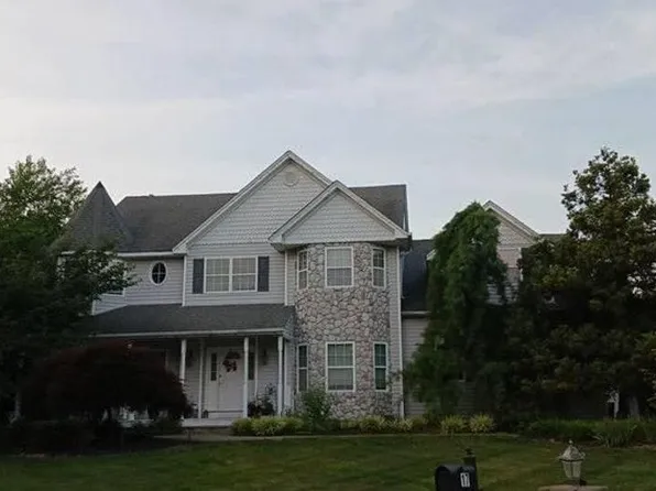 17 Cypress Ct, Miller Place, NY 11764