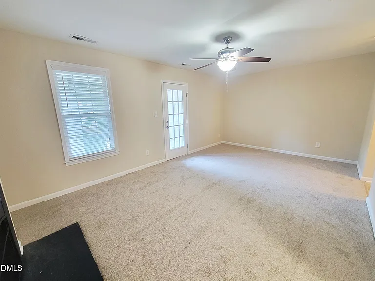 411 Whitehall Ct — Photo 14