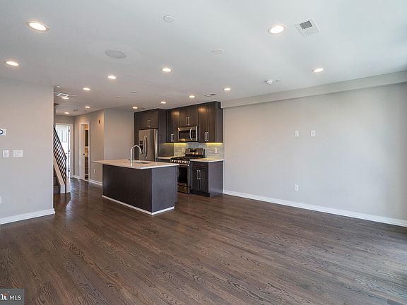 3rd image of 1434 Clymer St Unit 3