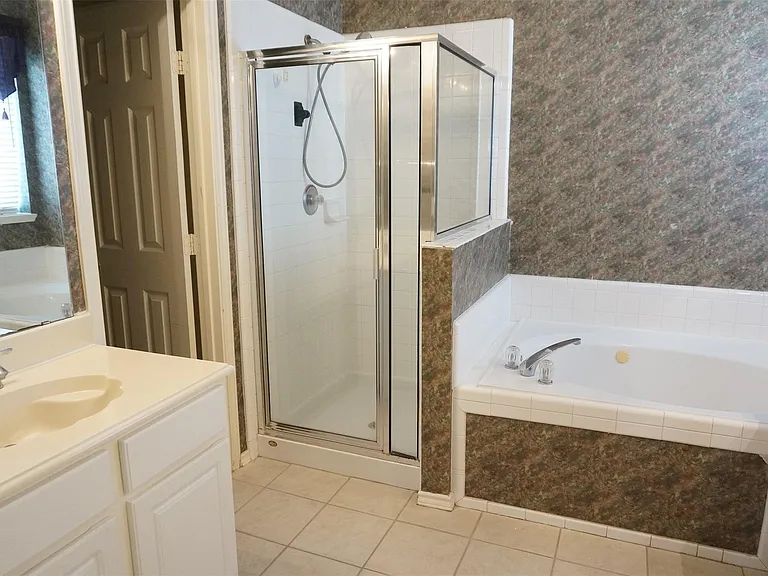 2114 Madewood Dr — Photo 11
