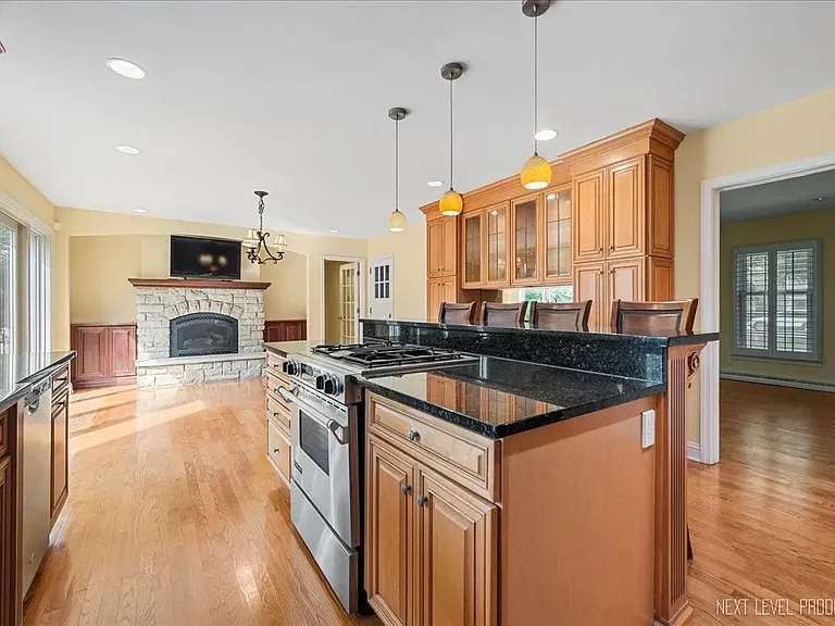 710 Peck Rd — Photo 8