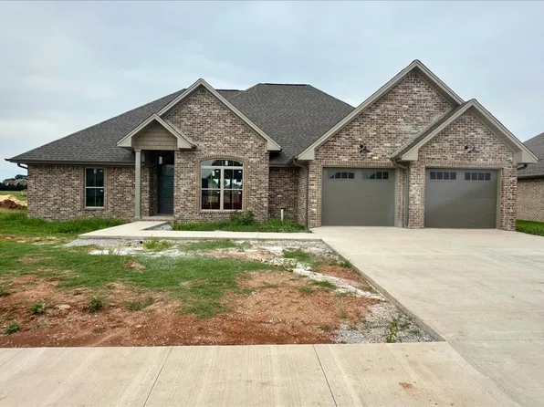 104 Scarlette Ln, Muscle Shoals, AL 35661