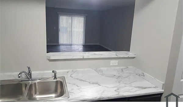 1224 Penn Ave #1 — Photo 4