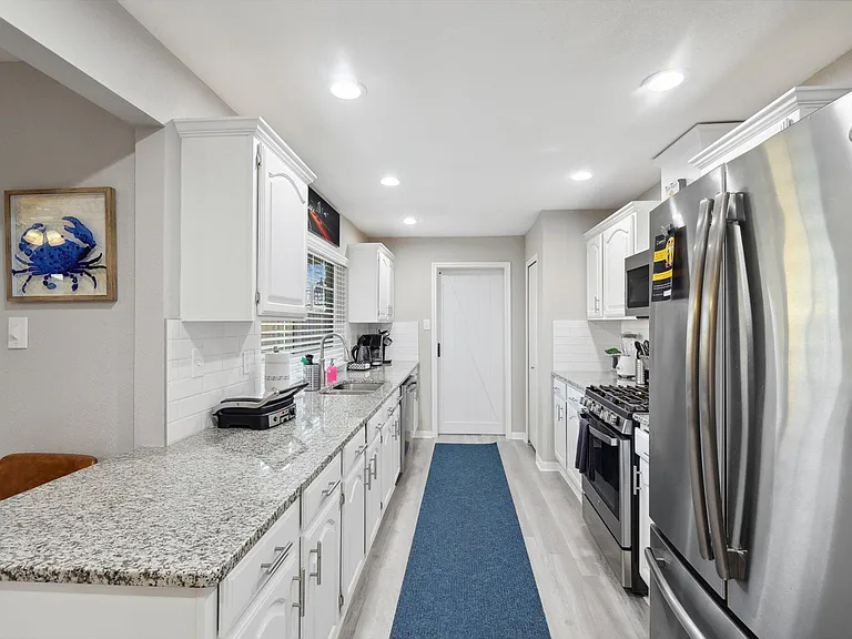 2914 Flagstone Dr — Photo 6