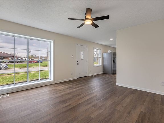3rd image of 2037 Gerald Dr