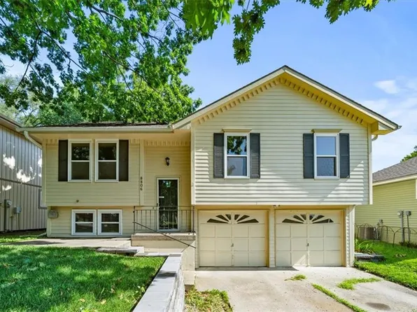 8806 NE 73rd St, Kansas City, MO 64158